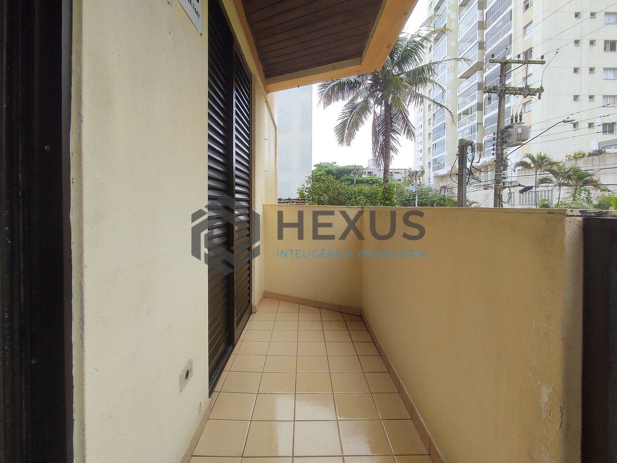 Foto 3 de Apartamento frente rua com varanda e vista livre na Praia da Enseada, Guaruja