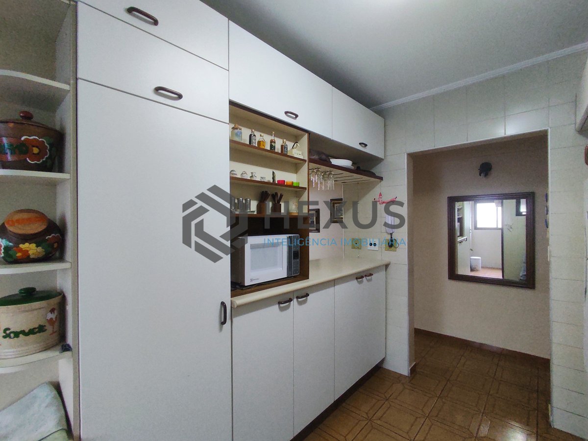 Foto 21 de Apartamento frente rua com varanda e vista livre na Praia da Enseada, Guaruja