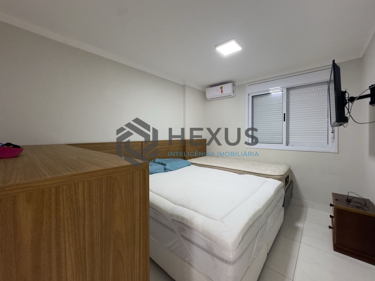 Foto 17 de Apartamento reformado beira mar com varanda vista mar na região do Centro nas Pitangueiras, Guarujá