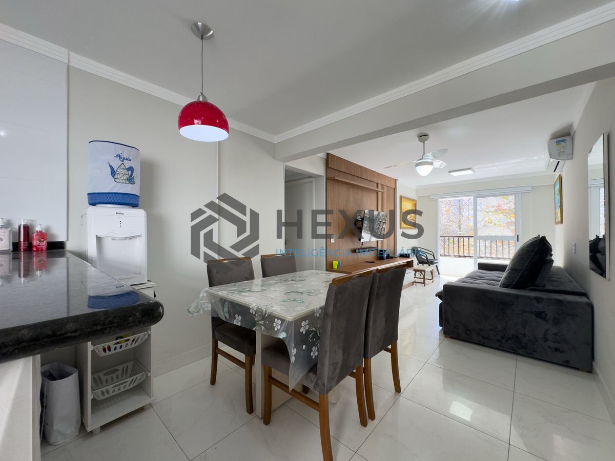 Foto 4 de Apartamento reformado beira mar com varanda vista mar na região do Centro nas Pitangueiras, Guarujá