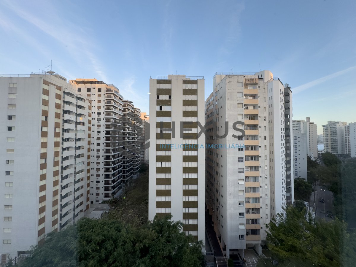 Foto 20 de Apartamento reformado com varanda gourmet e lazer na Praia das Pitangueiras, Guaruja