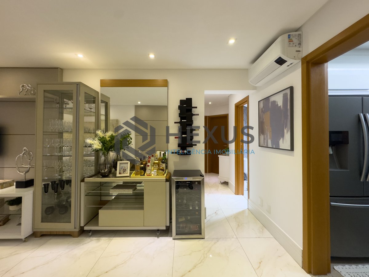 Foto 8 de Apartamento reformado com varanda gourmet e lazer na Praia das Pitangueiras, Guaruja