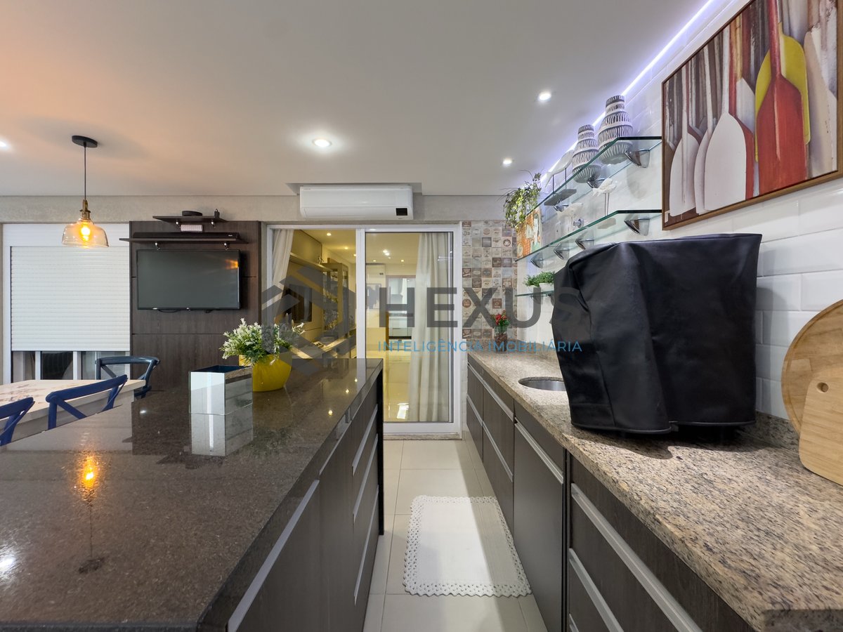 Foto 10 de Apartamento reformado com varanda gourmet e lazer na Praia das Pitangueiras, Guaruja
