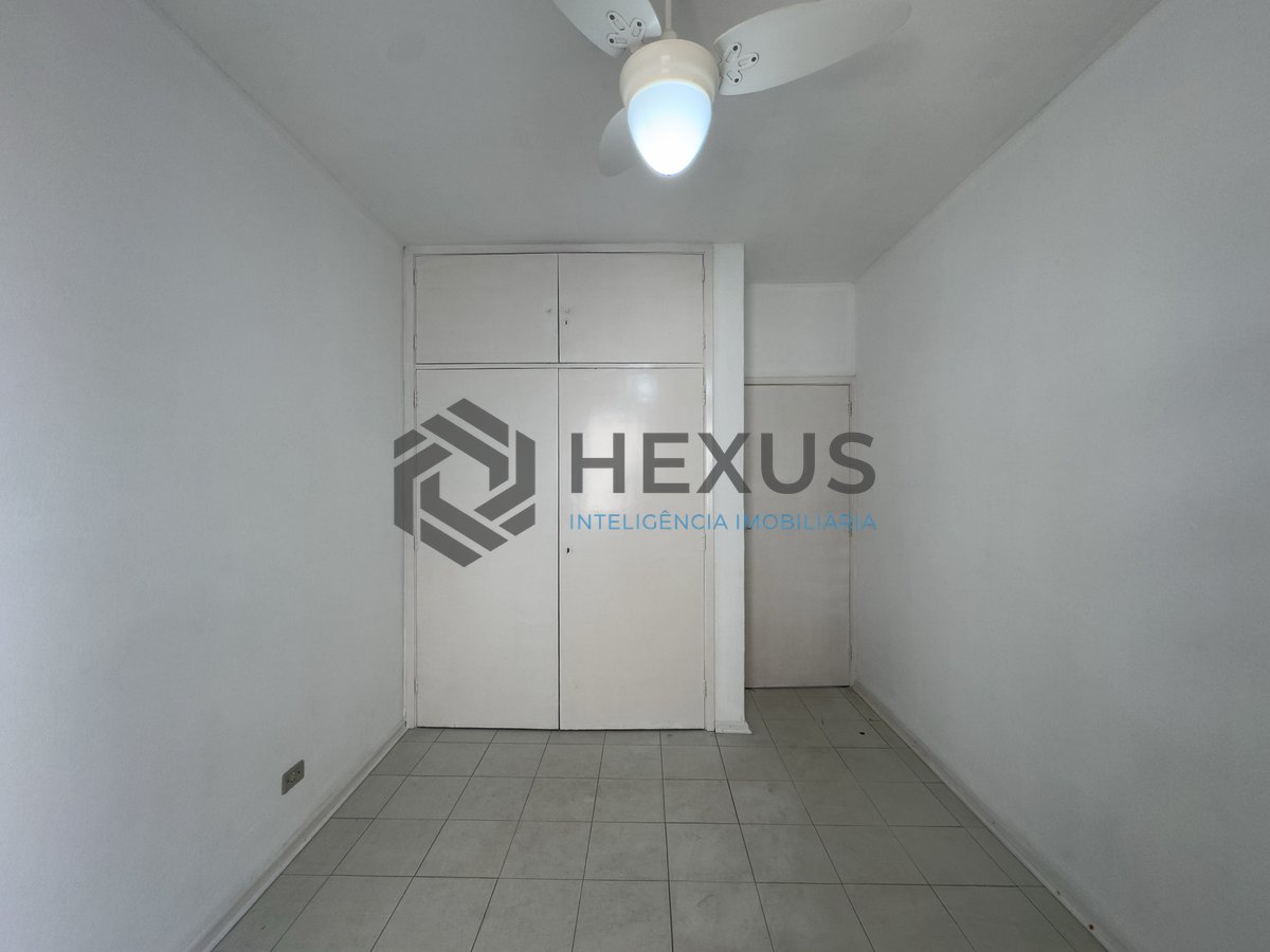 Foto 12 de Apartamento com varanda na quadra mar da Praia das Pitangueiras, Guaruja
