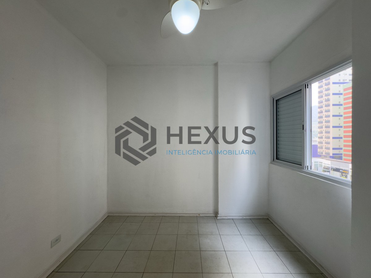 Foto 17 de Apartamento com varanda na quadra mar da Praia das Pitangueiras, Guaruja