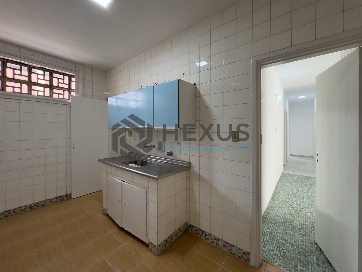 Foto 21 de Apartamento com varanda na quadra mar da Praia das Pitangueiras, Guaruja