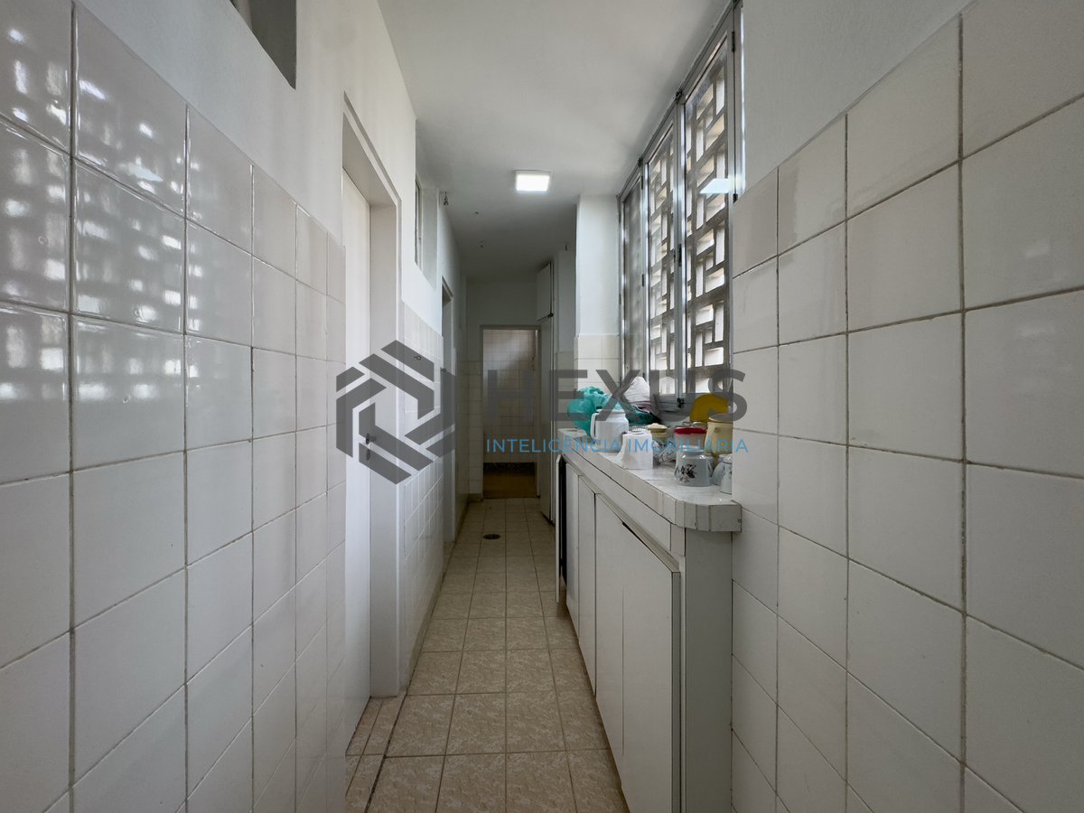 Foto 26 de Apartamento com varanda na quadra mar da Praia das Pitangueiras, Guaruja