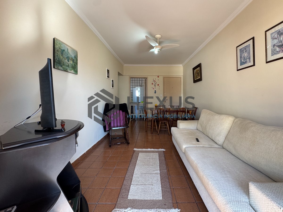Foto 7 de Apartamento com varanda e vista livre a duas quadras da Praia do Tombo, Guaruja
