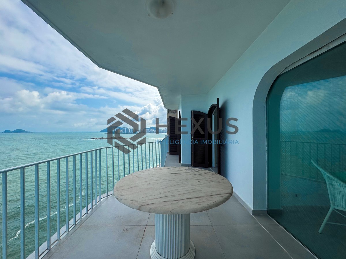 Foto 11 de Apartamento frente mar com varanda e vista mar na Praia das Pitangueiras, Guaruja
