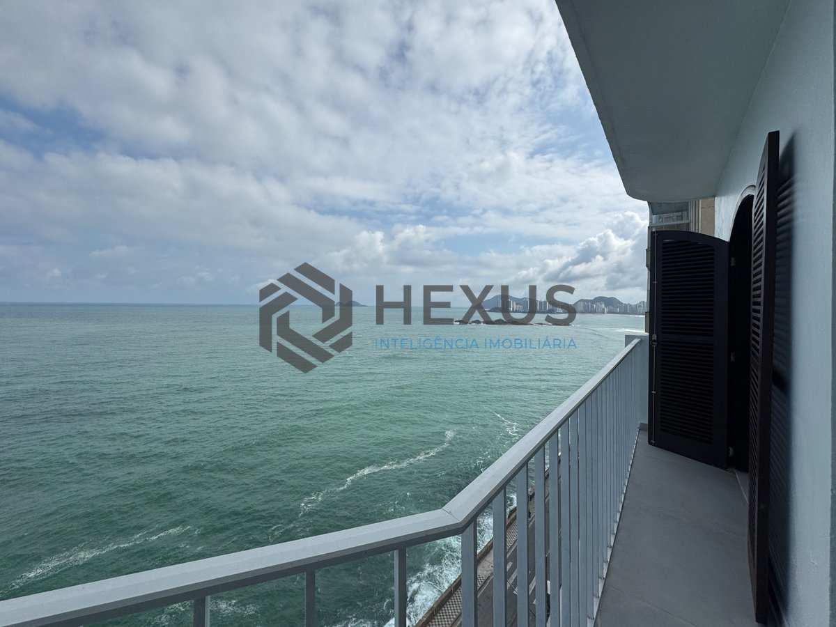 Foto 12 de Apartamento frente mar com varanda e vista mar na Praia das Pitangueiras, Guaruja