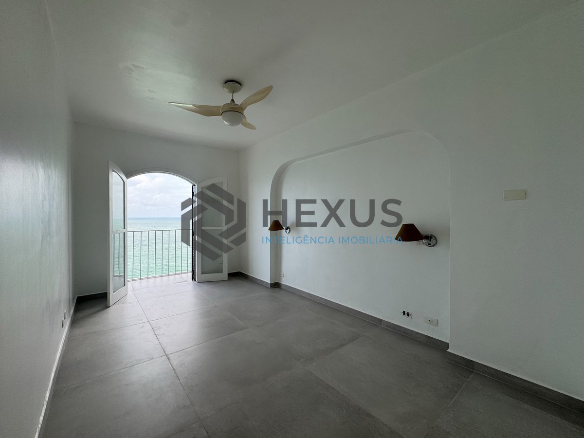 Foto 19 de Apartamento frente mar com varanda e vista mar na Praia das Pitangueiras, Guaruja