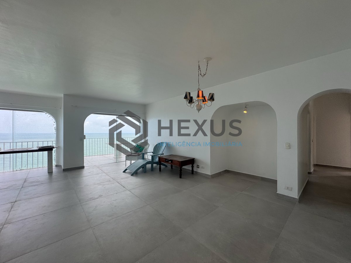 Foto 9 de Apartamento frente mar com varanda e vista mar na Praia das Pitangueiras, Guaruja