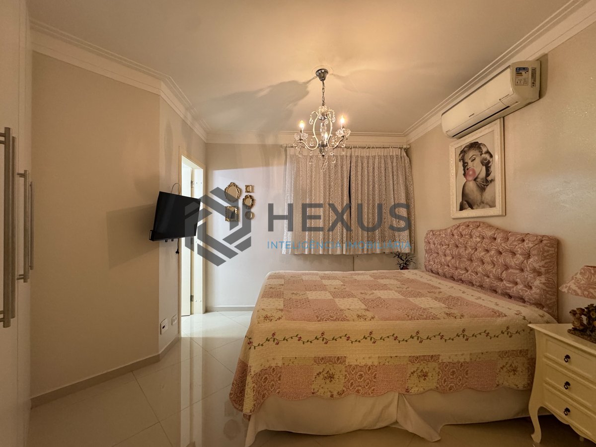 Foto 18 de Apartamento reformado com varanda a duas quadras da Praia das Pitangueiras, Guaruja