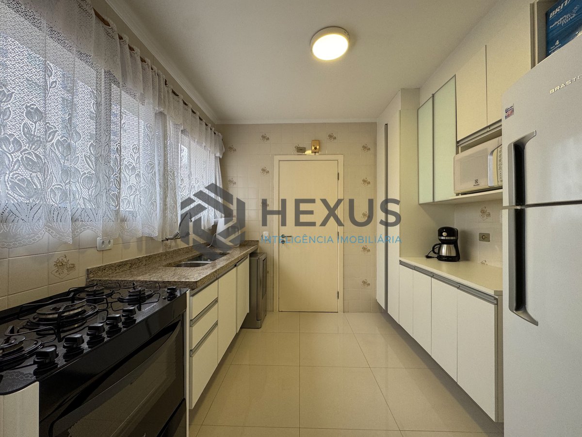 Foto 28 de Apartamento reformado com varanda a duas quadras da Praia das Pitangueiras, Guaruja