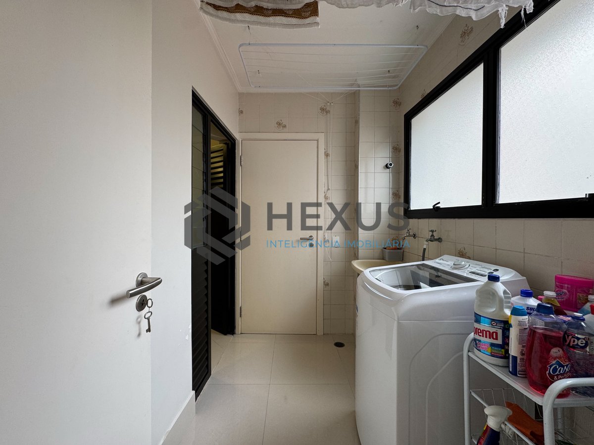 Foto 29 de Apartamento reformado com varanda a duas quadras da Praia das Pitangueiras, Guaruja