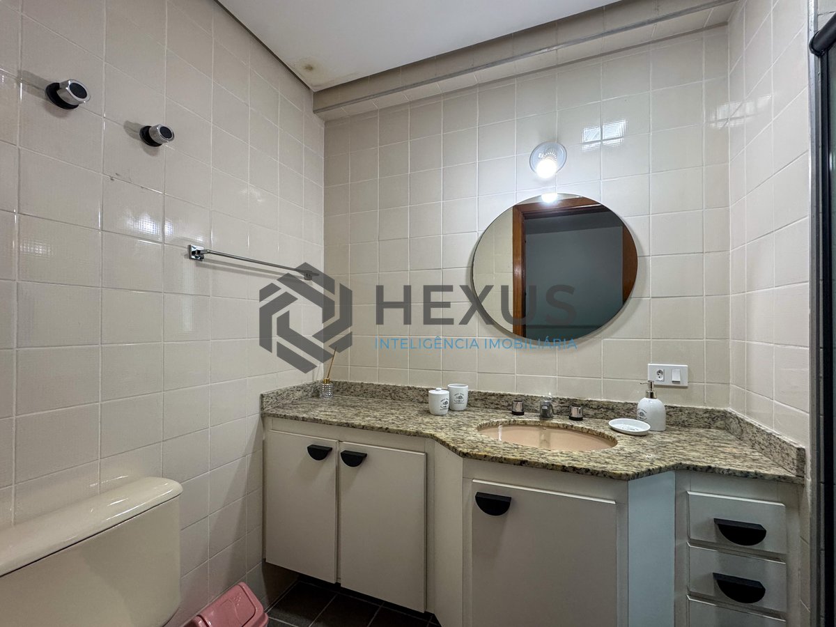 Foto 15 de Apartamento com varanda a duas quadras da Praia das Pitangueiras, Guaruja