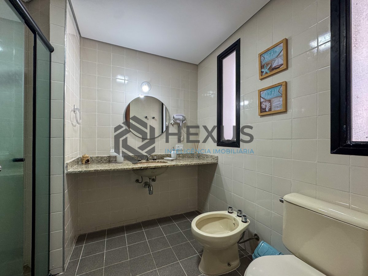 Foto 19 de Apartamento com varanda a duas quadras da Praia das Pitangueiras, Guaruja