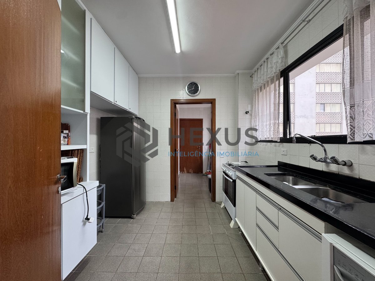 Foto 28 de Apartamento com varanda a duas quadras da Praia das Pitangueiras, Guaruja