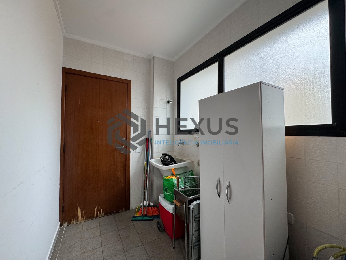 Foto 30 de Apartamento com varanda a duas quadras da Praia das Pitangueiras, Guaruja