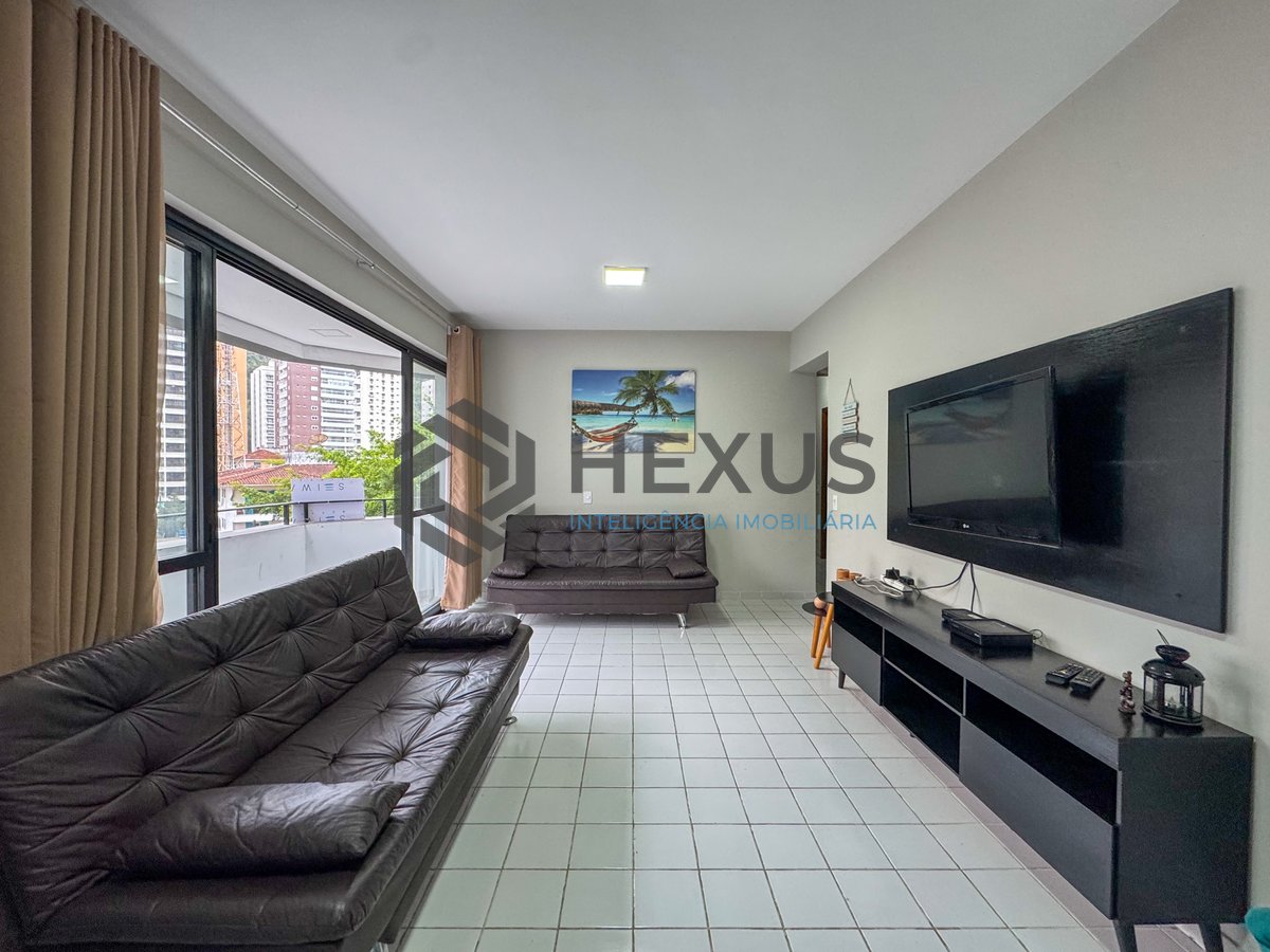Foto 5 de Apartamento com varanda a duas quadras da Praia das Pitangueiras, Guaruja