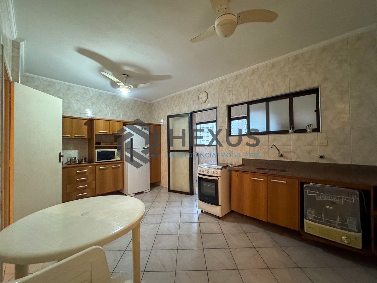 Foto 30 de Apartamento com varanda gourmet e lazer na Praia das Pitangueiras, Guaruja
