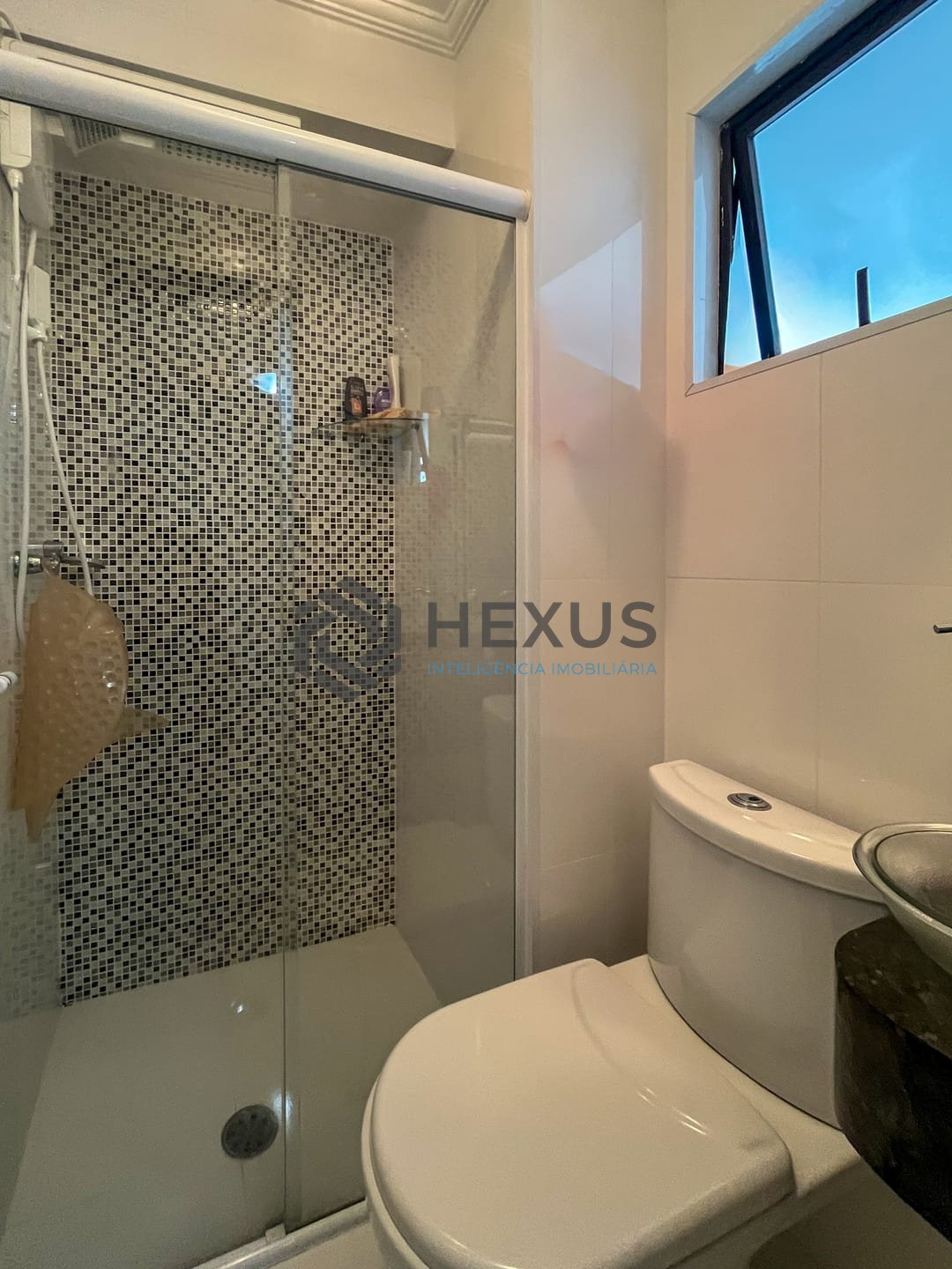 Foto 15 de Apartamento com varanda gourmet e lazer a duas quadras da Praia das Pitangueiras, Guaruja