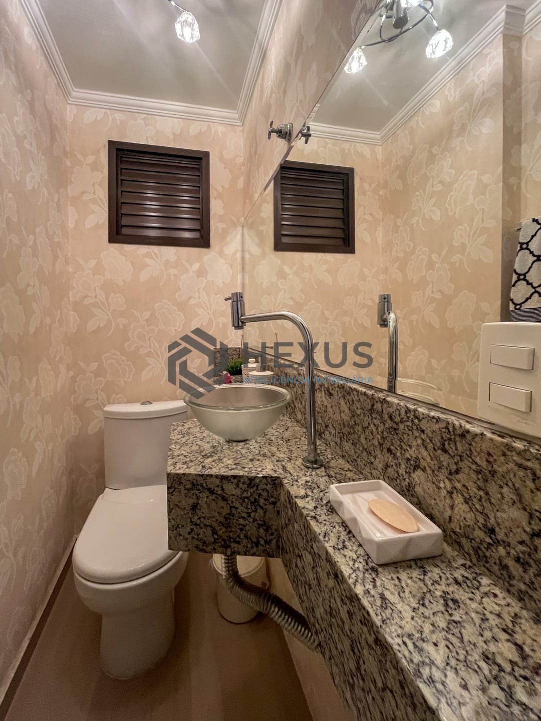 Foto 10 de Apartamento com varanda gourmet e lazer a duas quadras da Praia das Pitangueiras, Guaruja