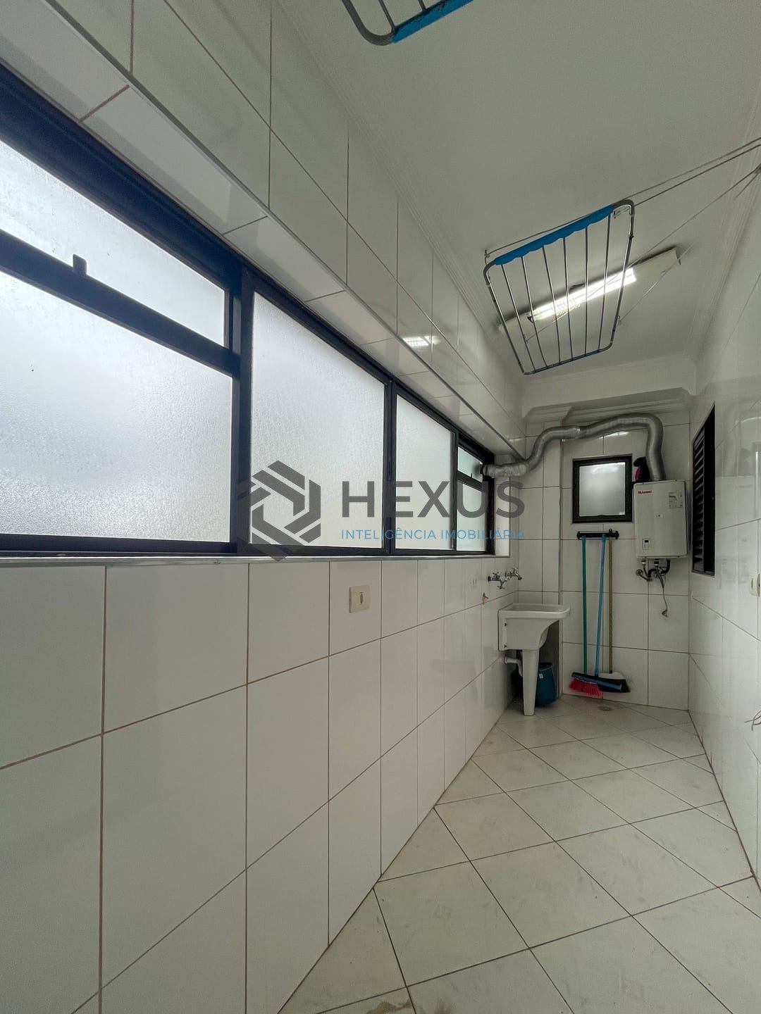 Foto 29 de Apartamento com varanda gourmet e lazer a duas quadras da Praia das Pitangueiras, Guaruja