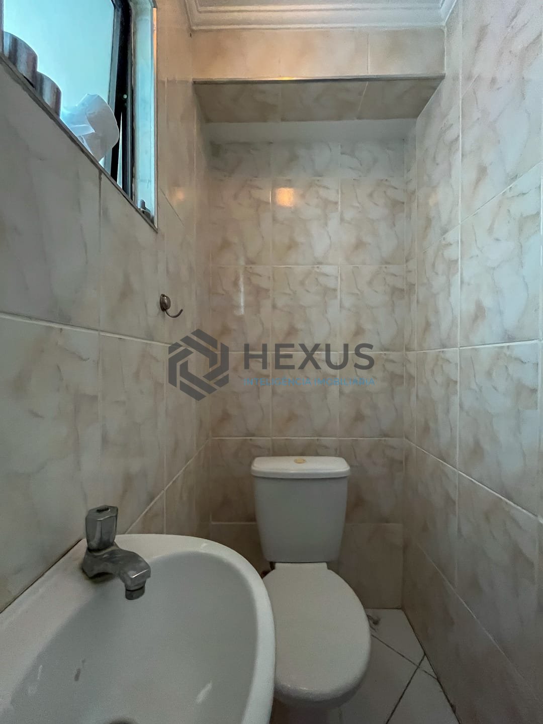 Foto 20 de Apartamento com varanda e lazer na Praia das Pitangueiras, Guaruja