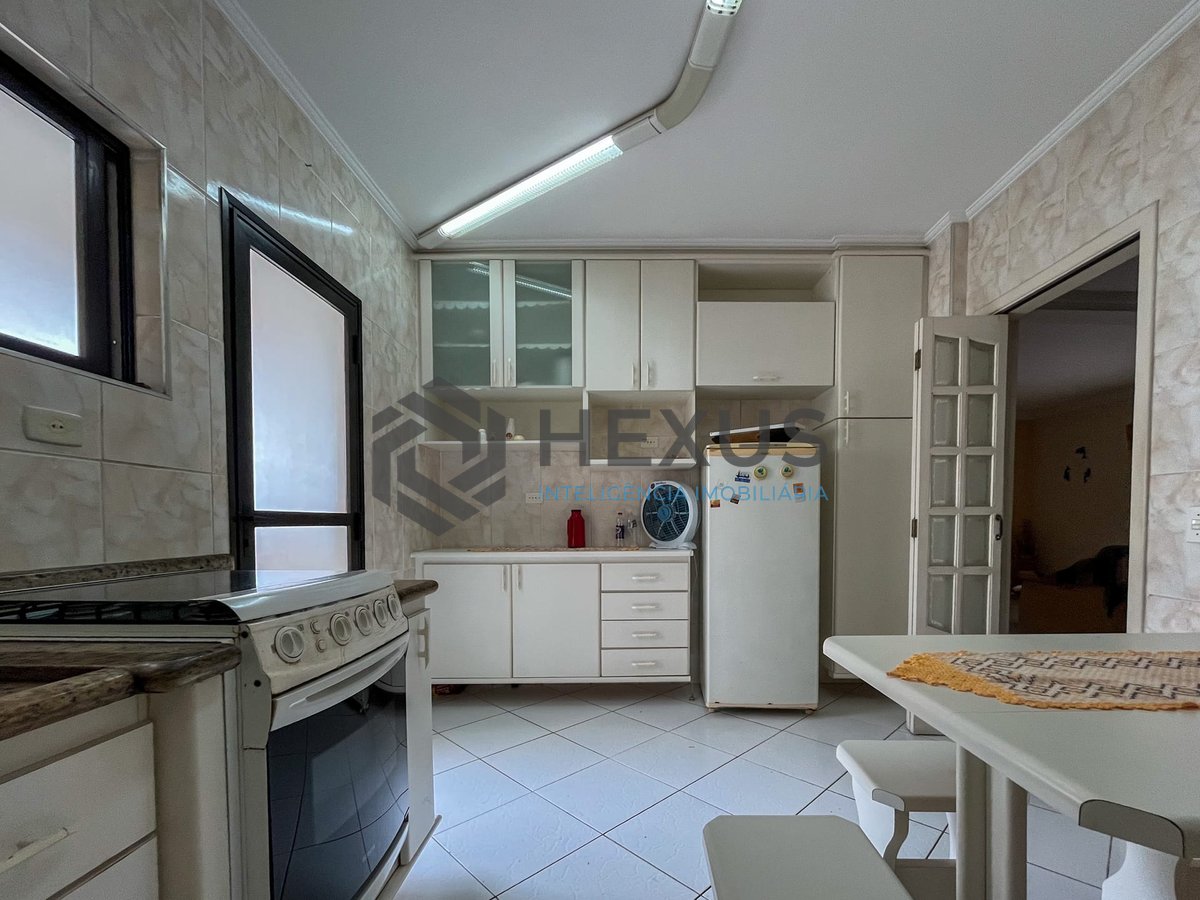 Foto 22 de Apartamento com varanda e lazer na Praia das Pitangueiras, Guaruja
