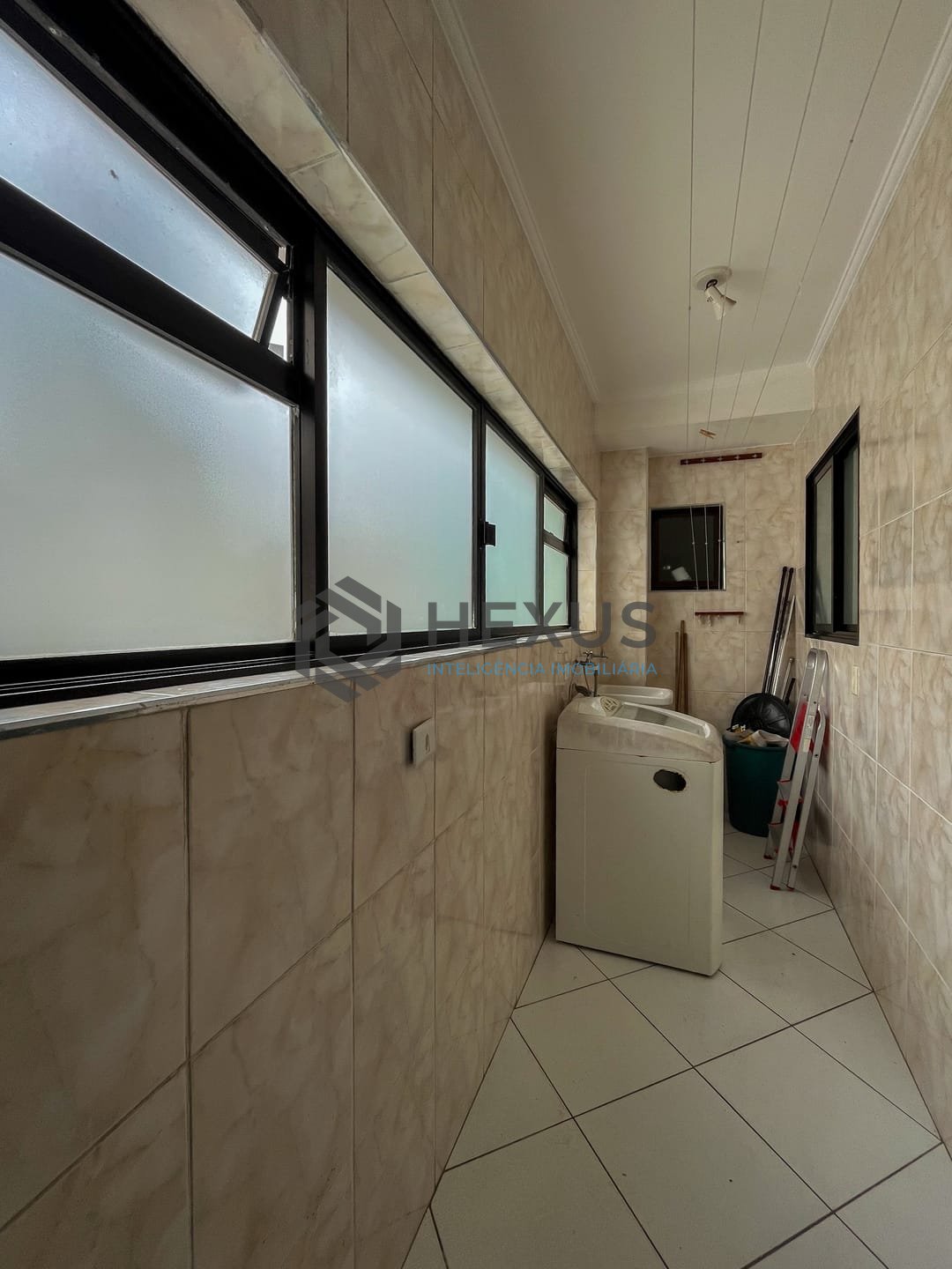 Foto 24 de Apartamento com varanda e lazer na Praia das Pitangueiras, Guaruja