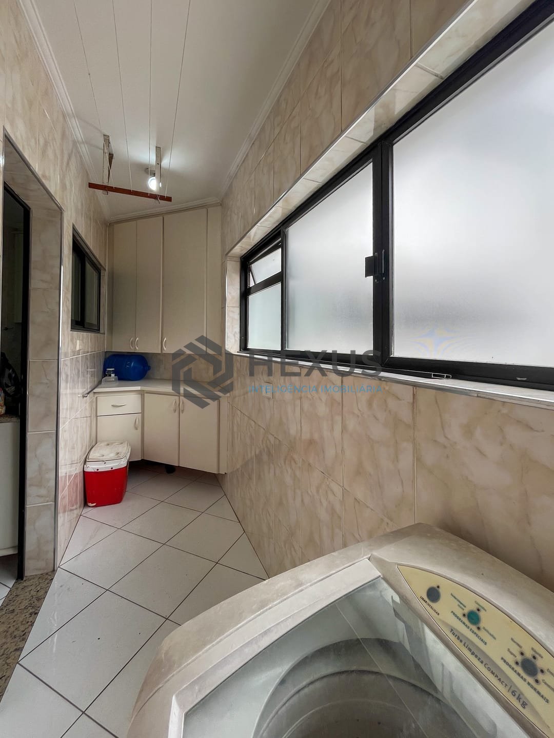 Foto 25 de Apartamento com varanda e lazer na Praia das Pitangueiras, Guaruja