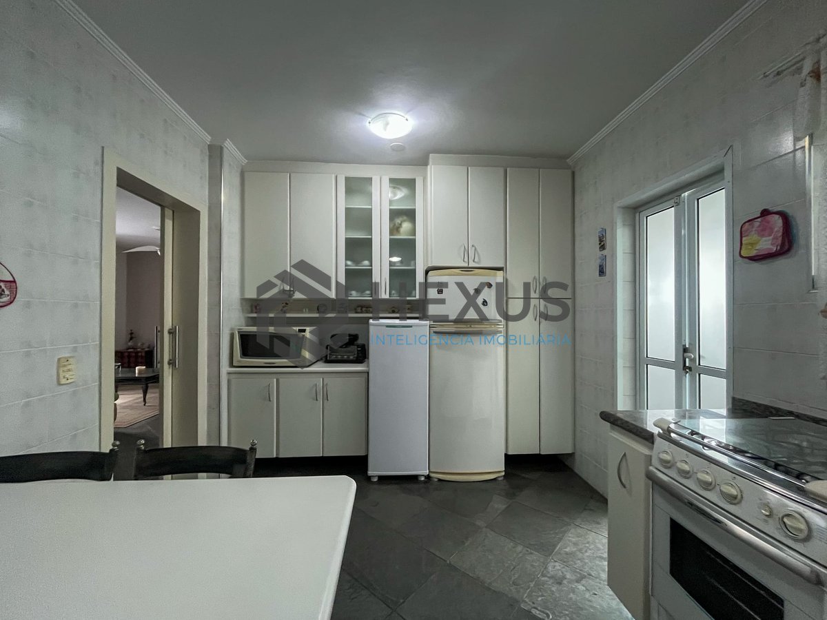 Foto 25 de Apartamento com varanda gourmet e lazer a duas quadras da Praia das Pitangueiras, Guaruja