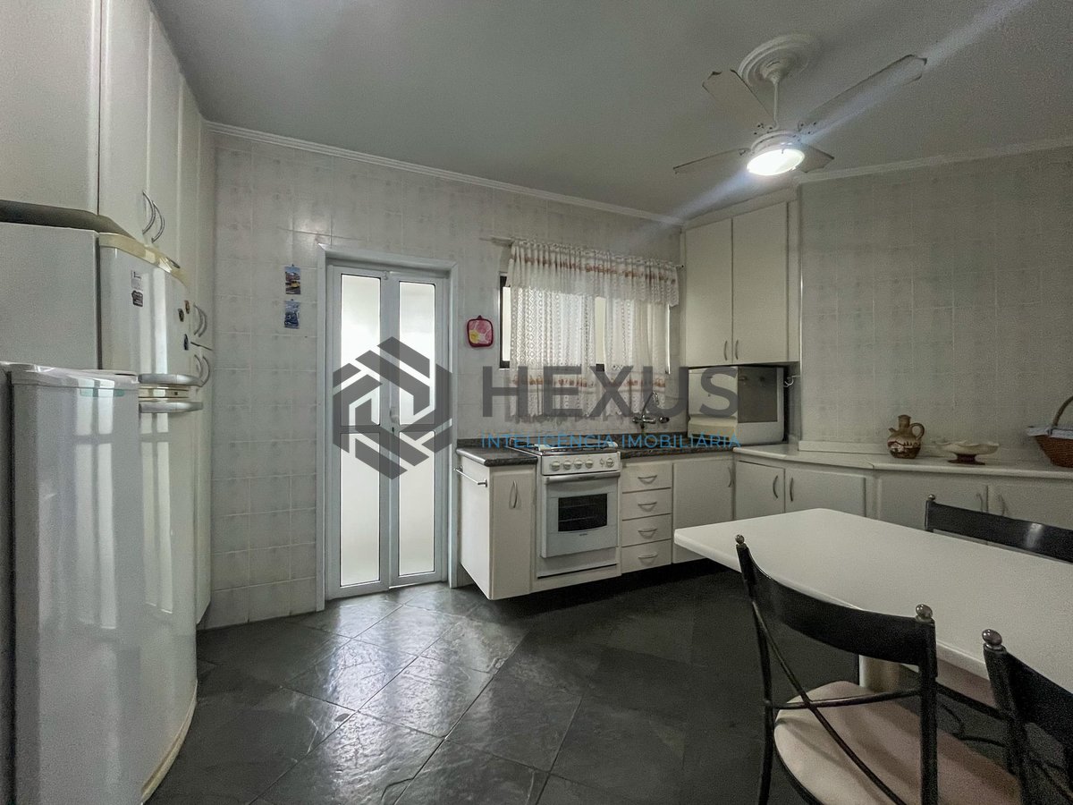 Foto 27 de Apartamento com varanda gourmet e lazer a duas quadras da Praia das Pitangueiras, Guaruja