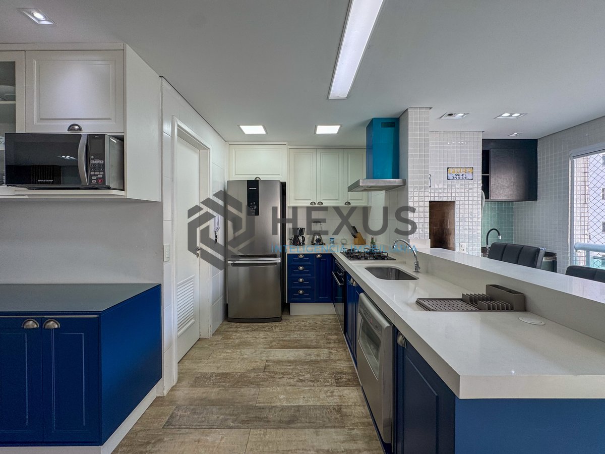 Foto 11 de Apartamento reformado com varanda gourmet e lazer a duas quadras da Praia das Pitangueiras, Guaruja