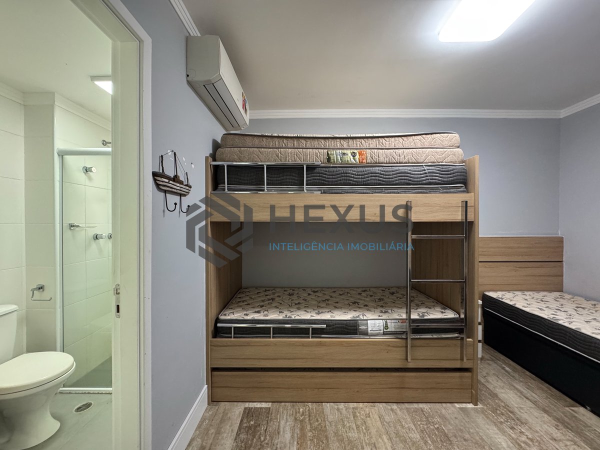 Foto 16 de Apartamento reformado com varanda gourmet e lazer a duas quadras da Praia das Pitangueiras, Guaruja