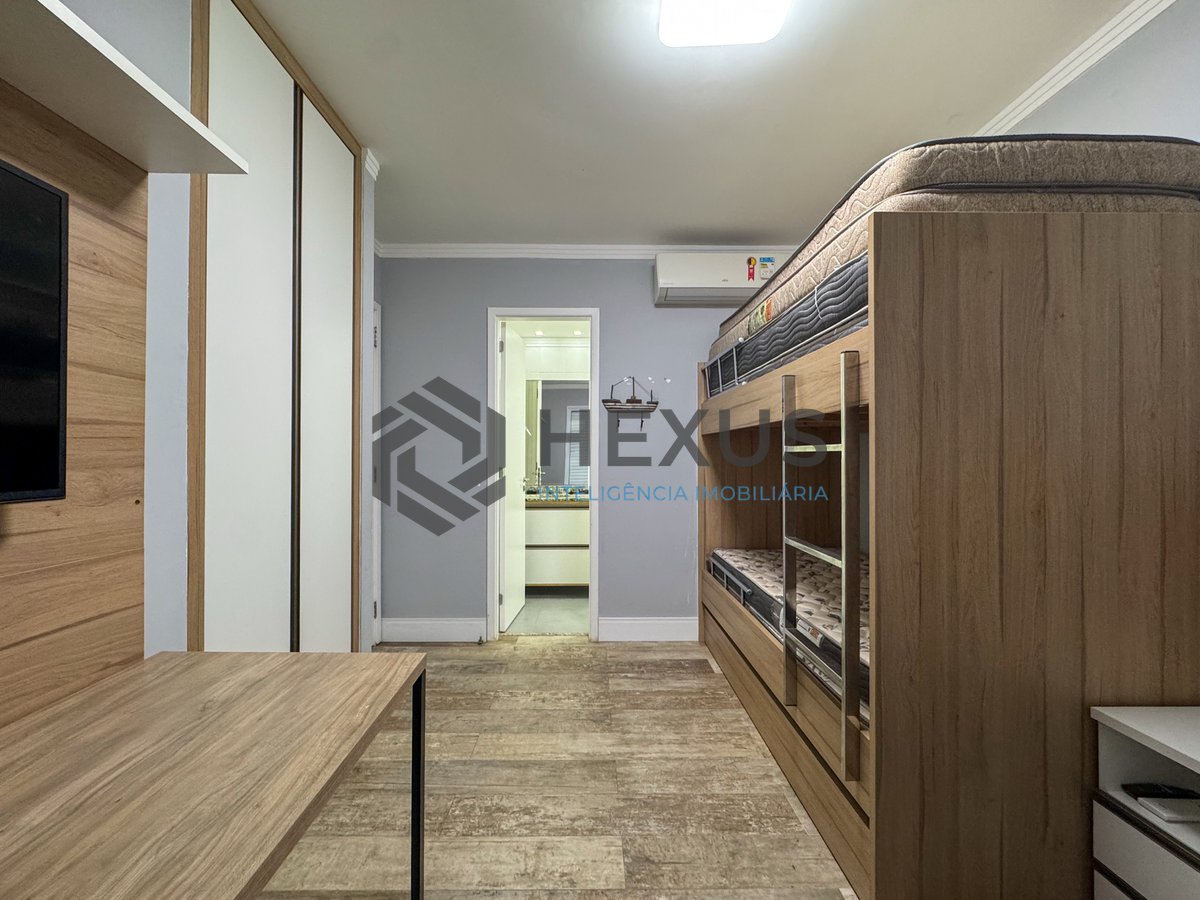 Foto 18 de Apartamento reformado com varanda gourmet e lazer a duas quadras da Praia das Pitangueiras, Guaruja