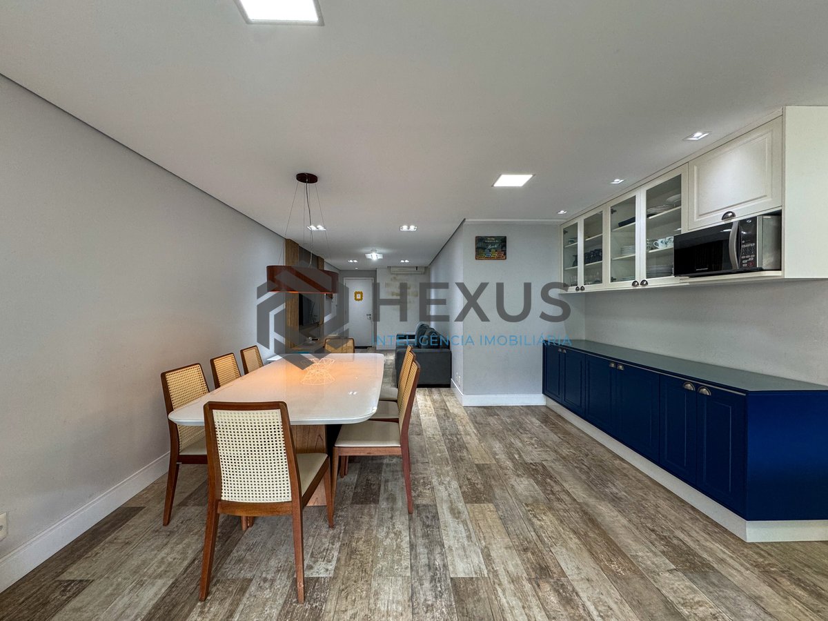Foto 6 de Apartamento reformado com varanda gourmet e lazer a duas quadras da Praia das Pitangueiras, Guaruja