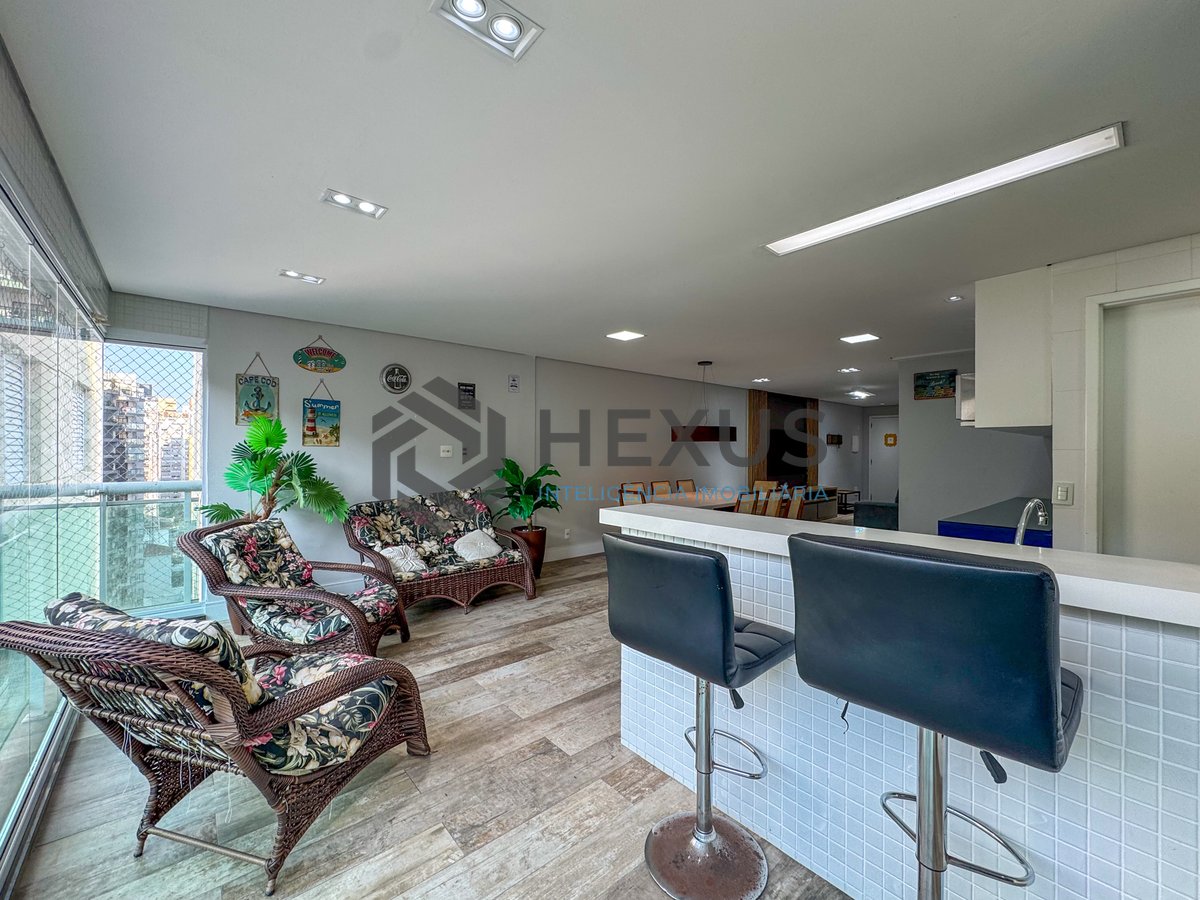 Foto 10 de Apartamento reformado com varanda gourmet e lazer a duas quadras da Praia das Pitangueiras, Guaruja