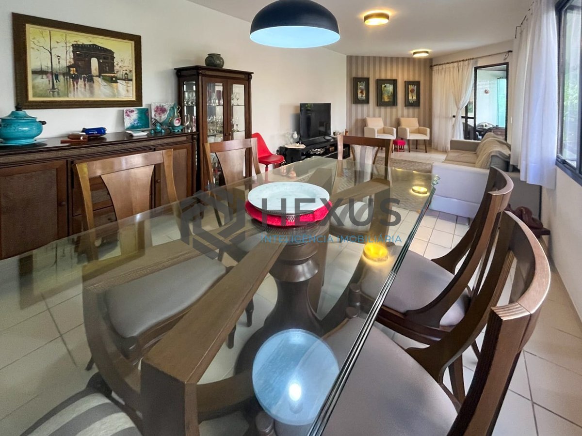 Foto 2 de Apartamento com varanda e lazer na Praia das Pitangueiras, Guaruja