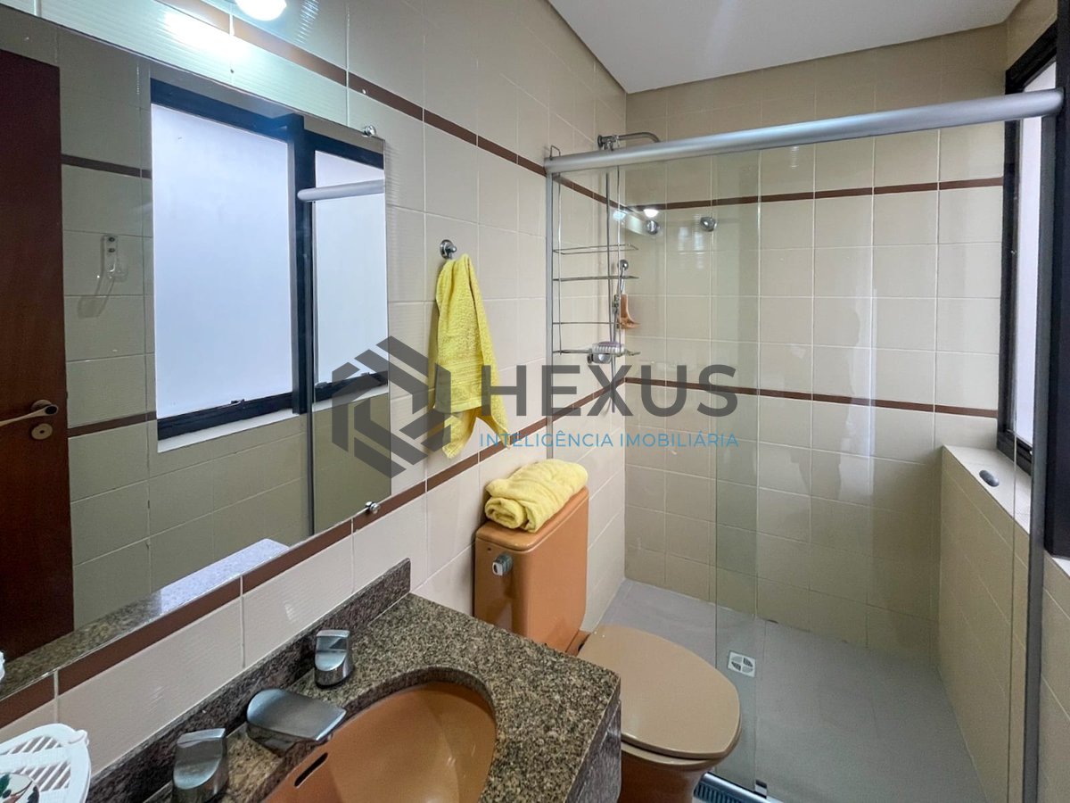 Foto 15 de Apartamento com varanda e lazer na Praia das Pitangueiras, Guaruja