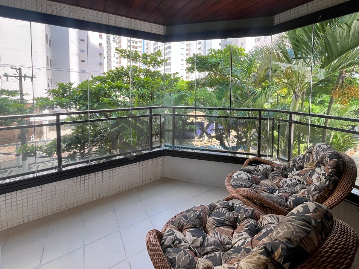 Foto 18 de Apartamento com varanda e lazer na Praia das Pitangueiras, Guaruja
