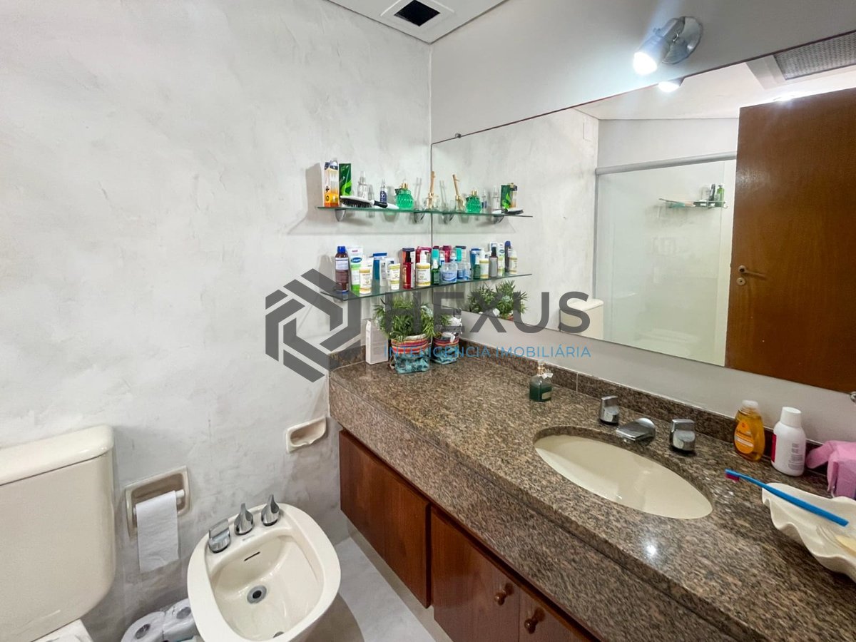 Foto 21 de Apartamento com varanda e lazer na Praia das Pitangueiras, Guaruja