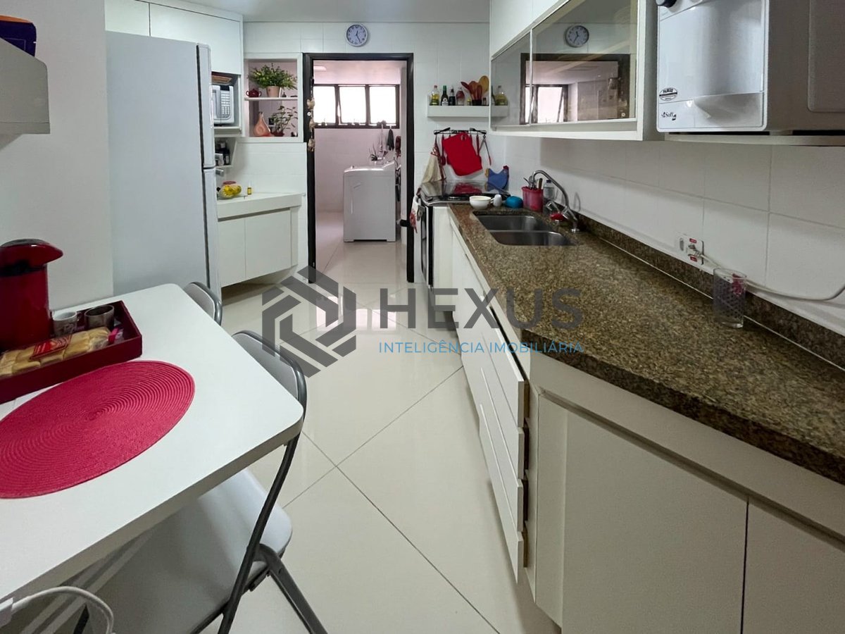 Foto 23 de Apartamento com varanda e lazer na Praia das Pitangueiras, Guaruja