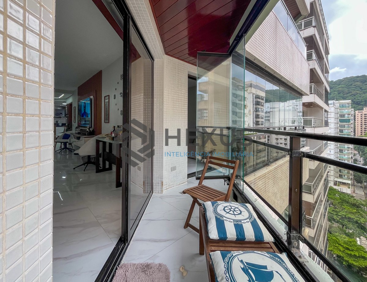 Foto 12 de Apartamento reformado com varanda vista mar e lazer na Praia das Pitangueiras, Guaruja