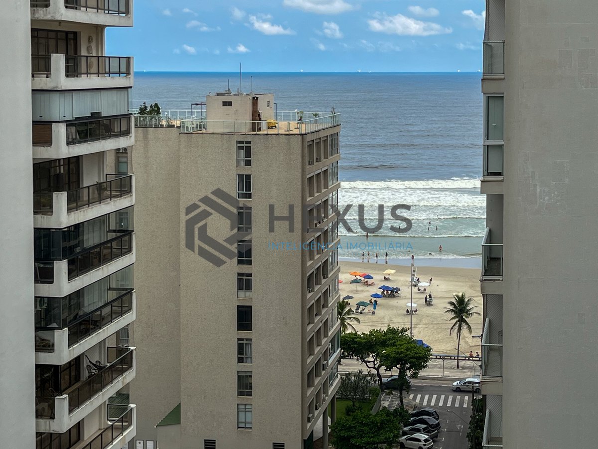 Foto 15 de Apartamento reformado com varanda vista mar e lazer na Praia das Pitangueiras, Guaruja