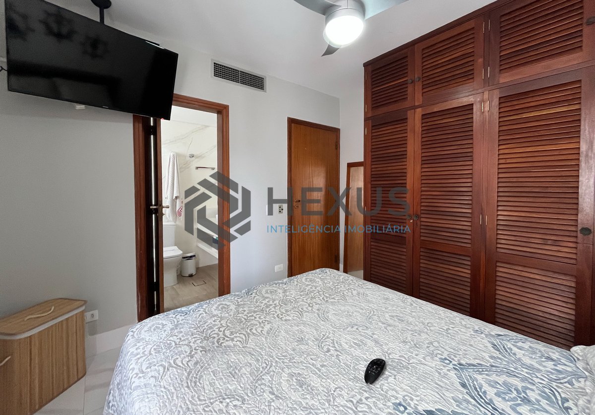 Foto 26 de Apartamento reformado com varanda vista mar e lazer na Praia das Pitangueiras, Guaruja