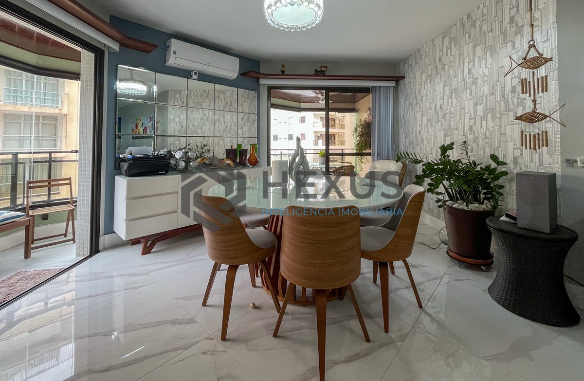 Foto 4 de Apartamento reformado com varanda vista mar e lazer na Praia das Pitangueiras, Guaruja