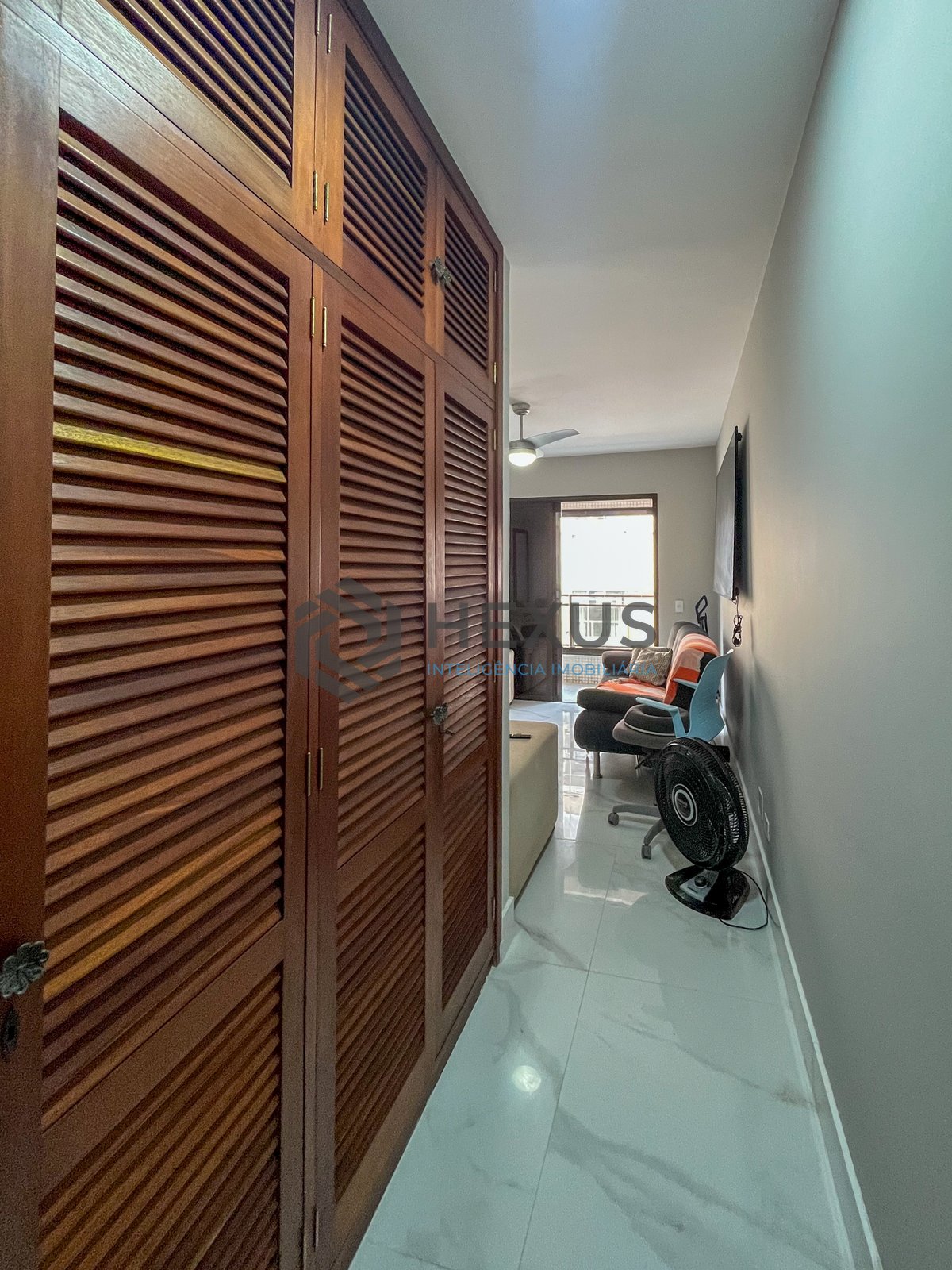 Foto 36 de Apartamento reformado com varanda vista mar e lazer na Praia das Pitangueiras, Guaruja