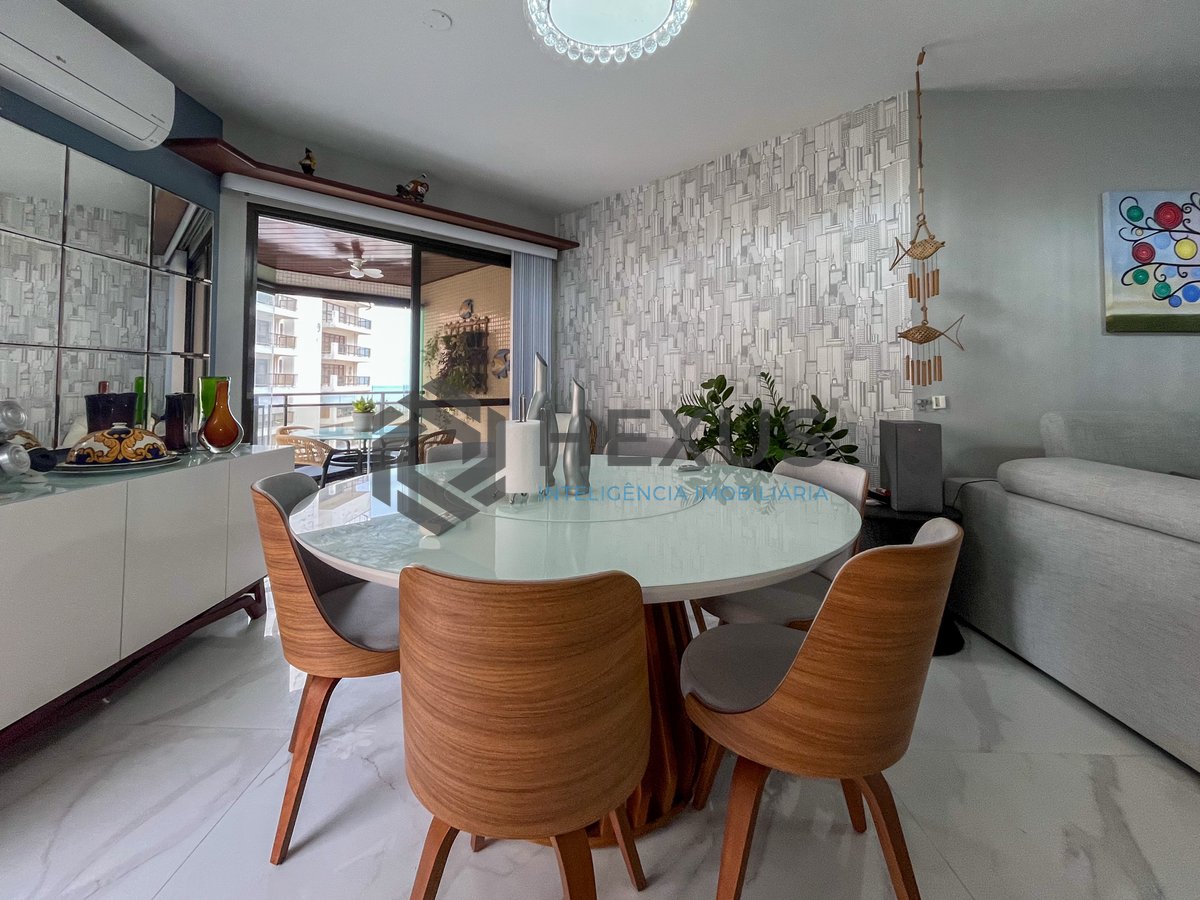 Foto 5 de Apartamento reformado com varanda vista mar e lazer na Praia das Pitangueiras, Guaruja